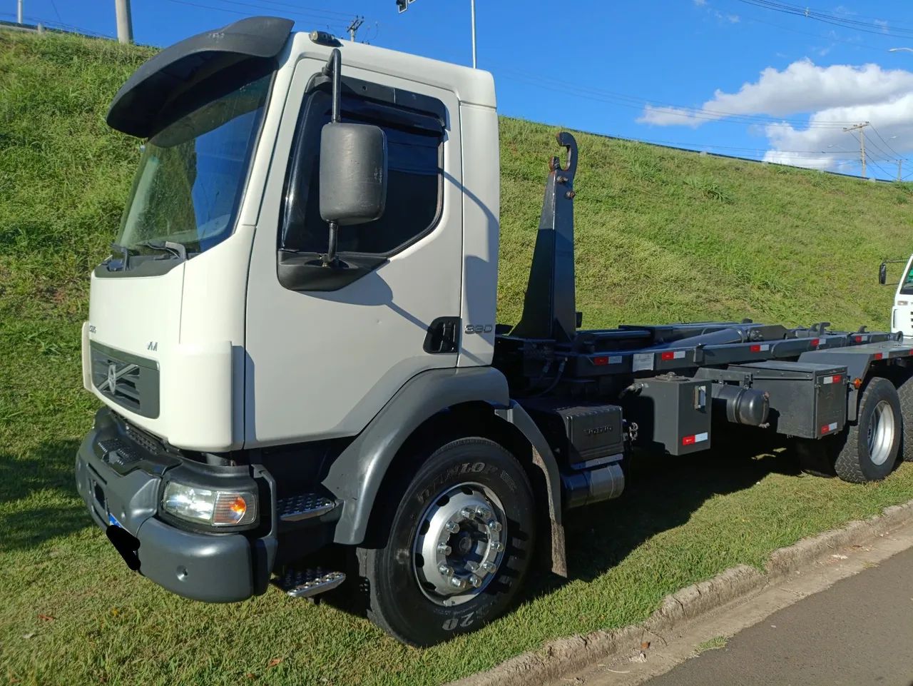Volvo VM 330 6x4 2013 Rollon 