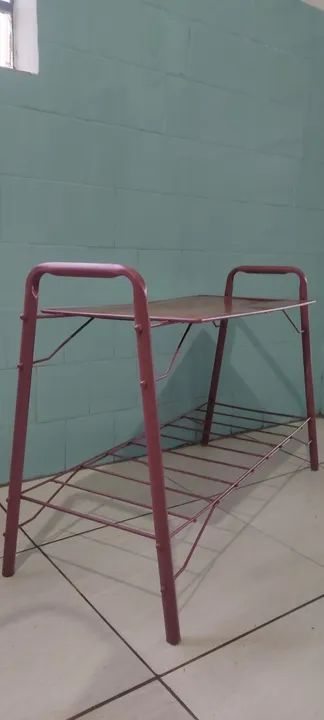 Mesinha de tv antiga