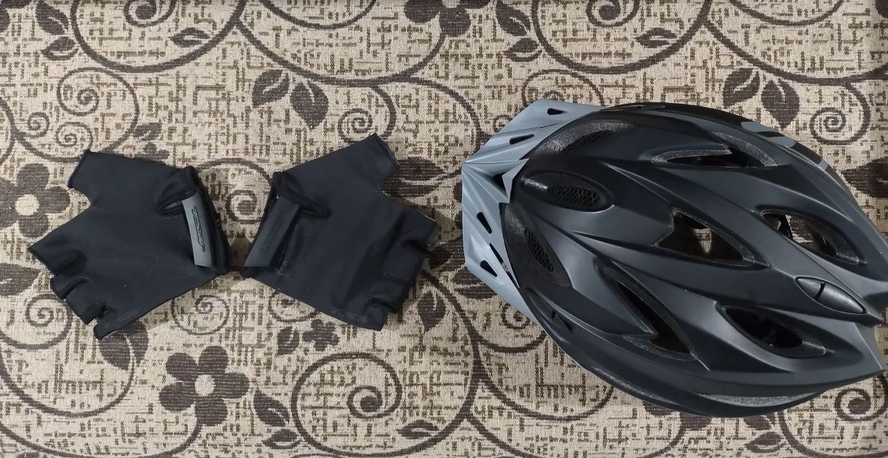 Conjunto de ciclismo - Camiseta, Shorts e Luvas e Capacete - Foto 3