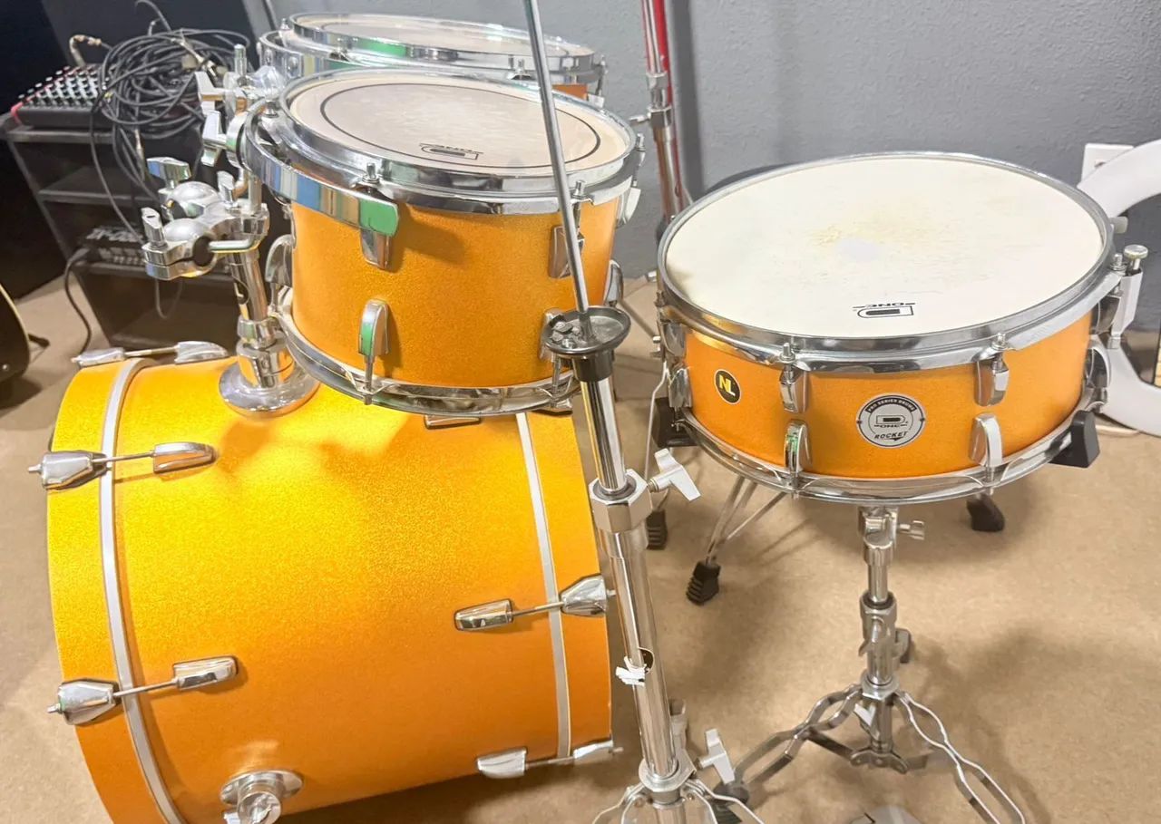 bateria D-One Rocket na cor Orange Satin Sparkle.