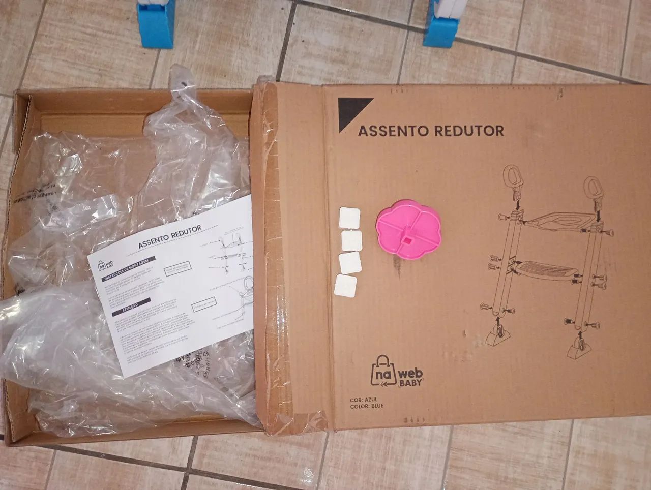 Assento redutor infantil azul na caixa - Foto 3