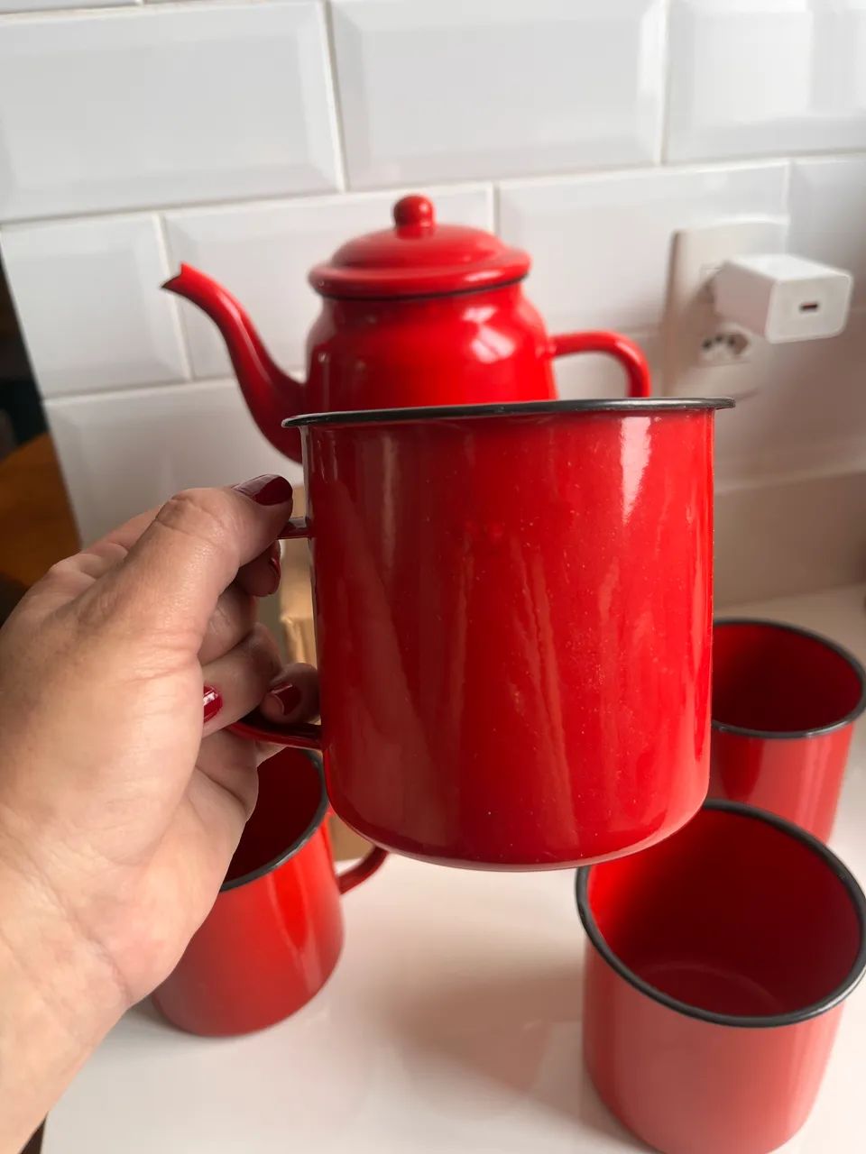 Bule vermelho com 4 canecas  - Foto 3