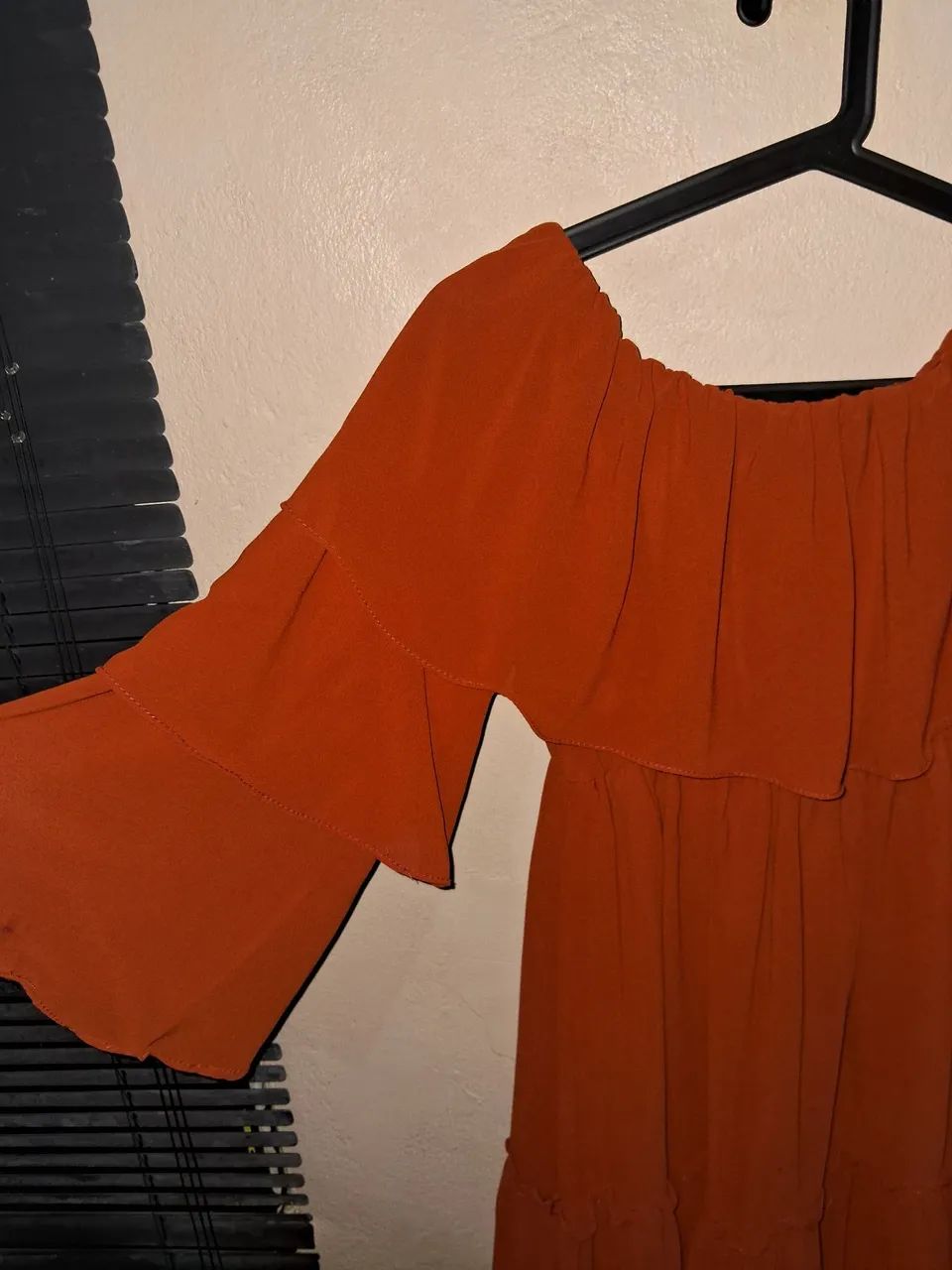 Vestido em camadas na cor coral - Foto 2