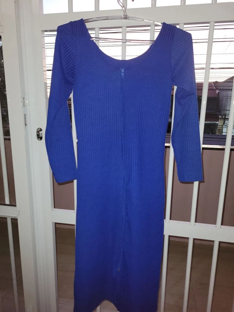 Vestido azul de manga comprida