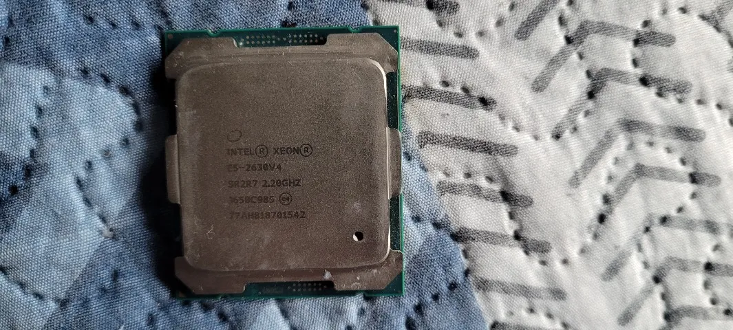 xeon e5 2630 v4 10 núcleos, 20 trheads - usado