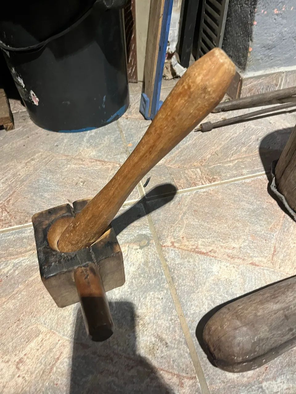 pilão de madeira, uma ferramenta de cozinha - Foto 4