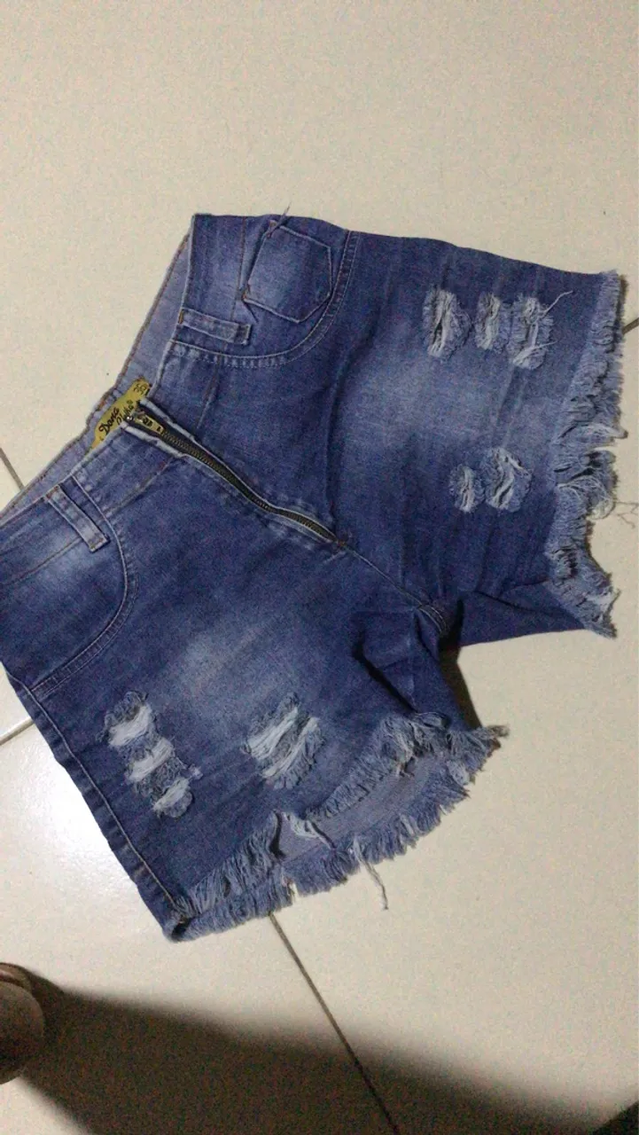 Shorts Jeans Destroyed com Zíper