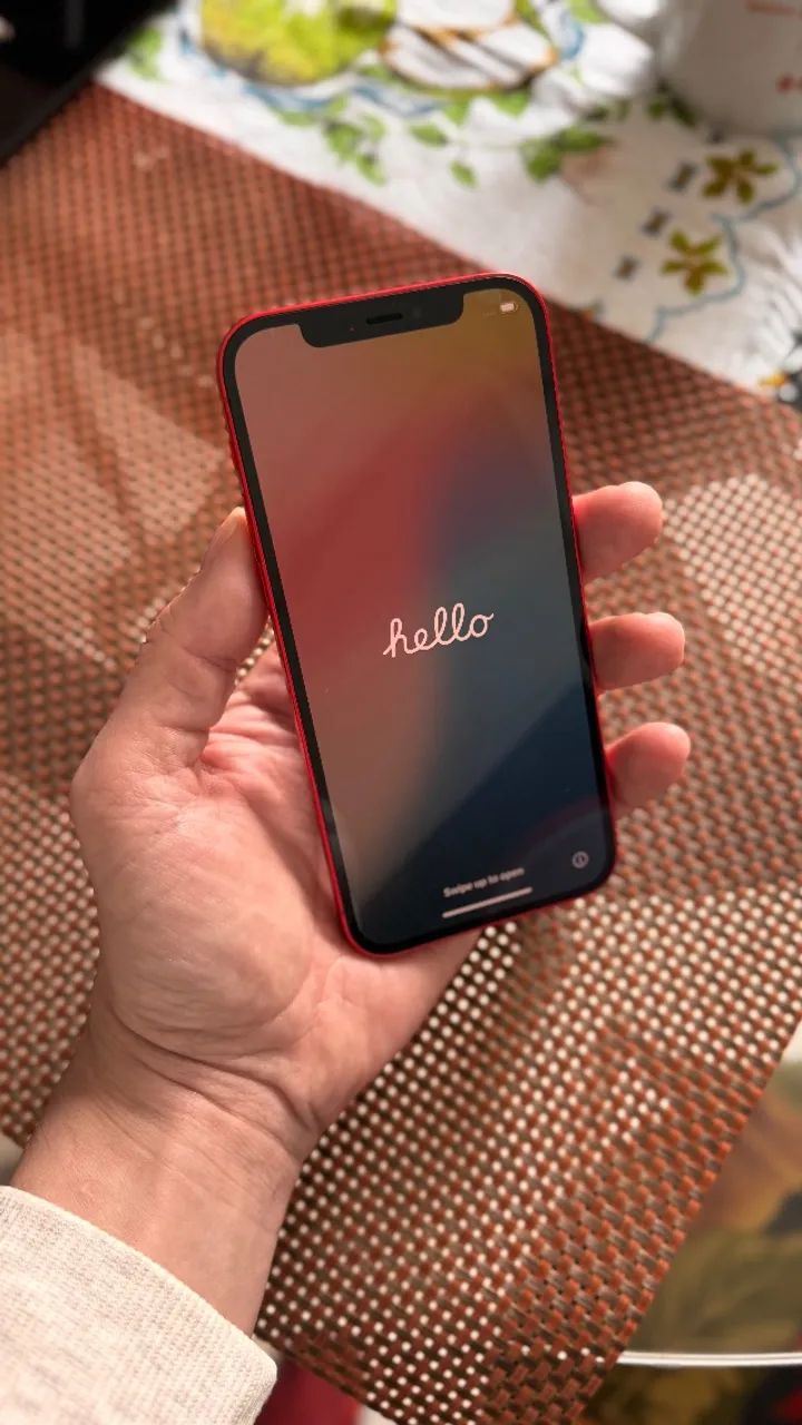 iPhone 12 - 64GB - Red Product - Celulares e Smartphones - Uberaba