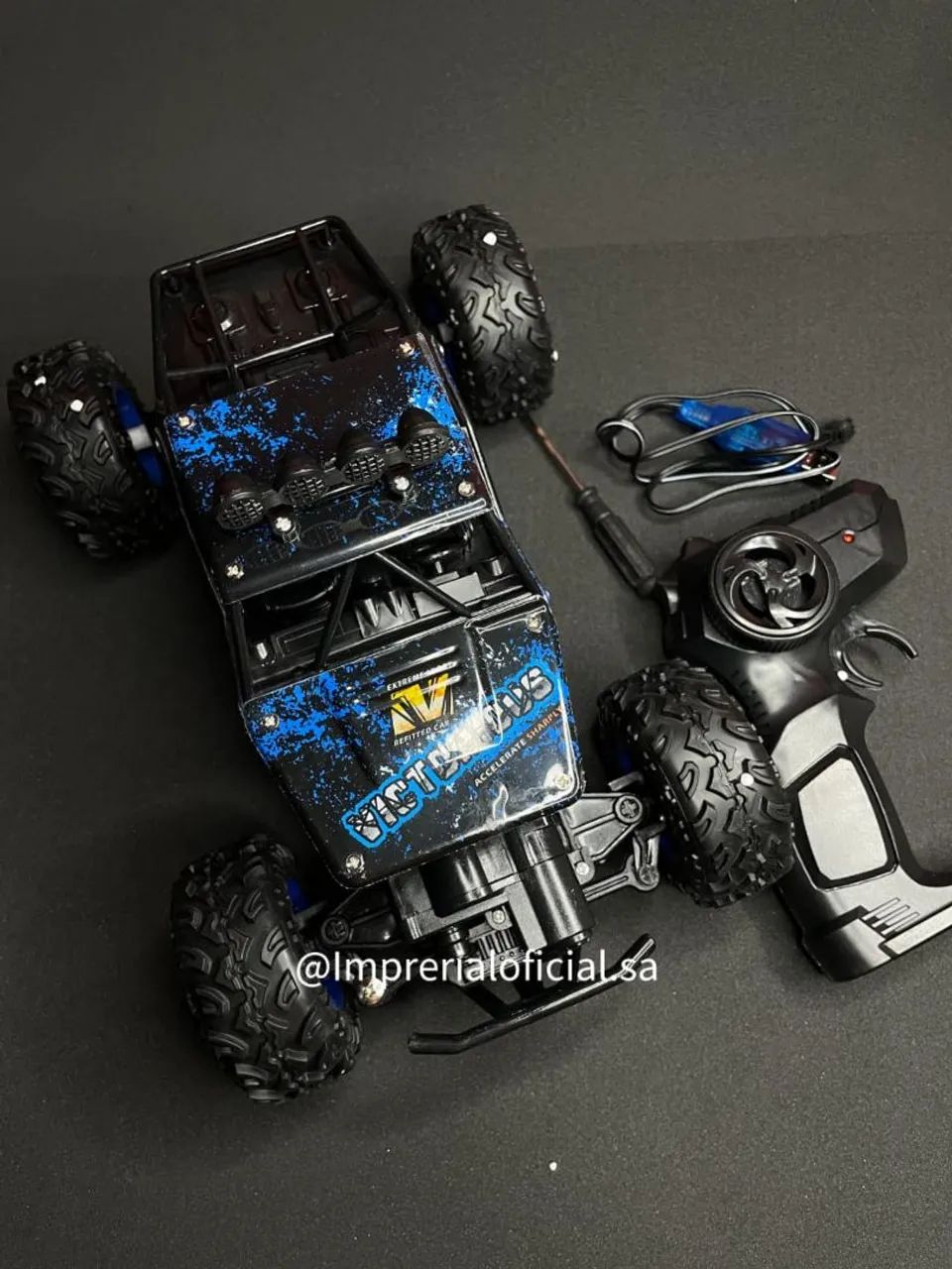 Carro de Controle Remoto 4x4 Monster Truck - Foto 3