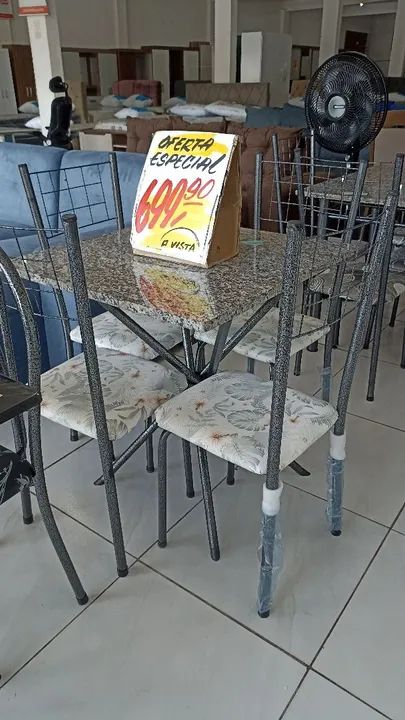 Jogo de Mesa e Cadeiras para Cozinha - R$ 699,90