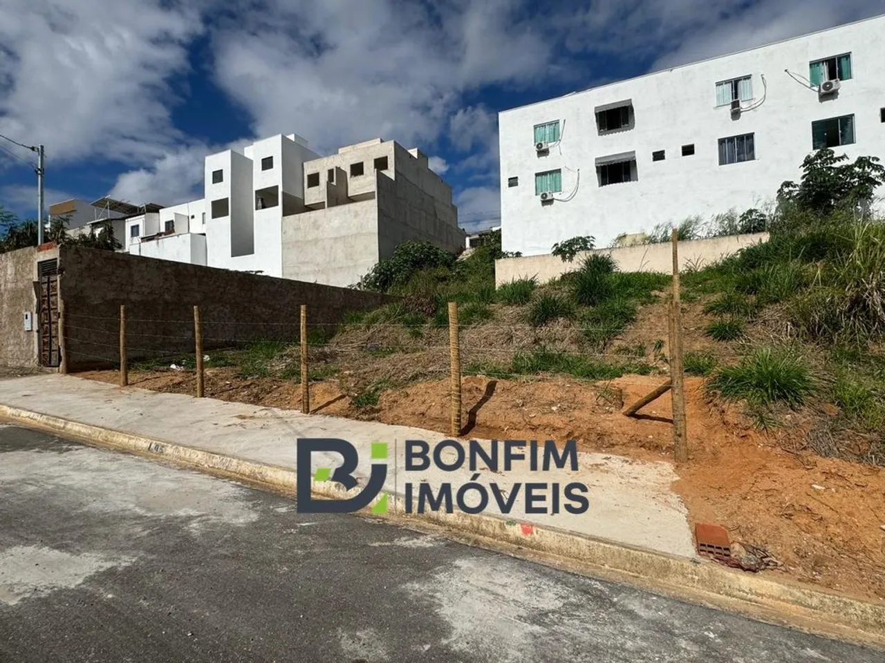 Oportunidade de Lote com 13 m de frente no bairro Parque Olimpico 2