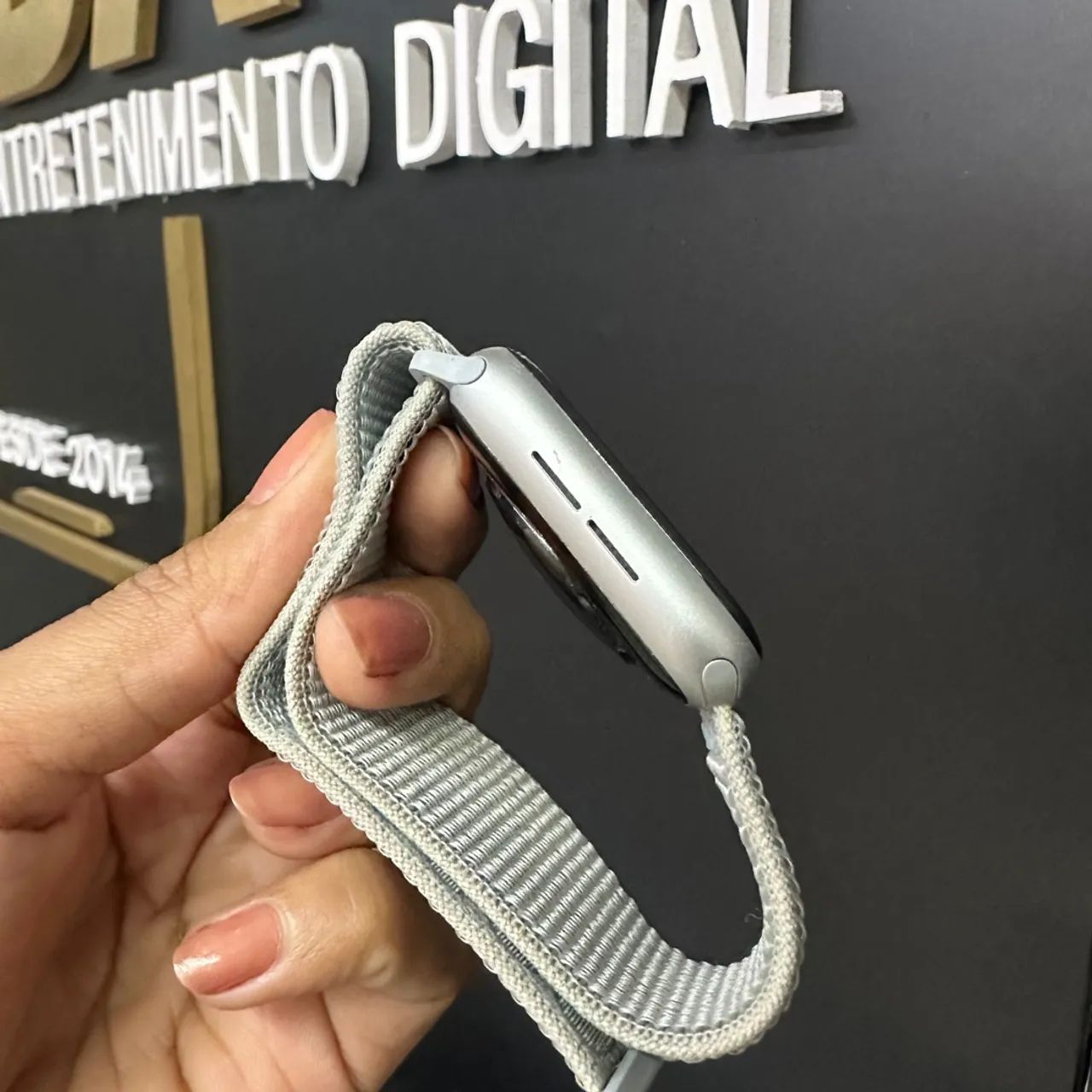 Apple Watch SE 2ª geração 44Mm + carregador original - loja física  - Foto 3