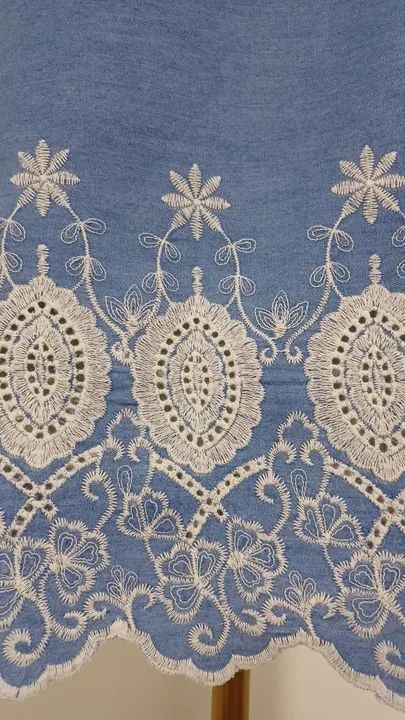 Blusa Jeans Azul Renda Bordado Branco - BARREDS - Foto 4