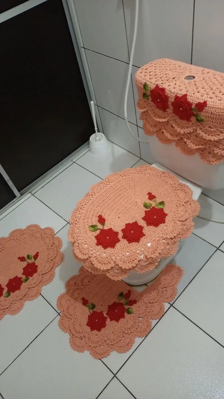 Jogo de Tapete para Banheiro em Crochê com Flores
