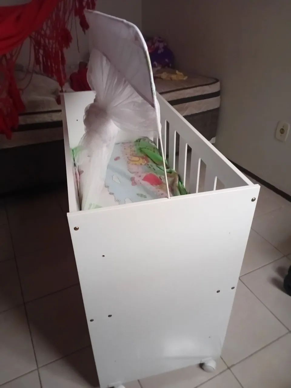 Vendo mine Berço de Bebê acompanha colchão apenas 1 mes de uso - Foto 3