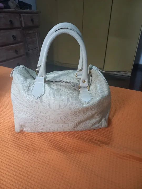 Bolsa de Mão Bege em Couro Croco - Foto 2