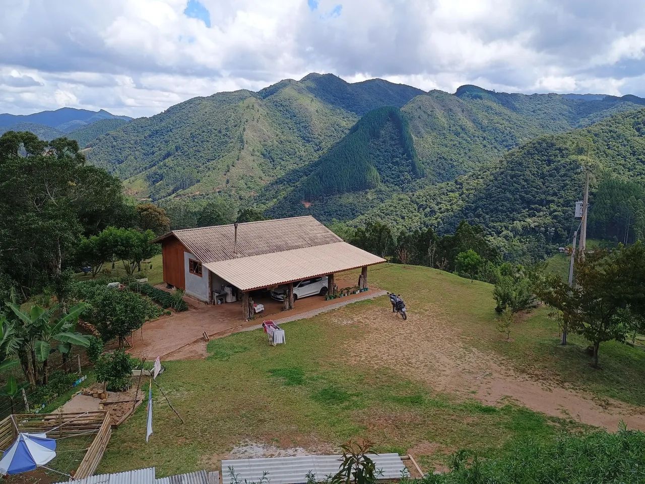 ANITÁPOLIS/SC - Belíssimo Sítio de 15hectares com casa e área verde com vista espetacular!