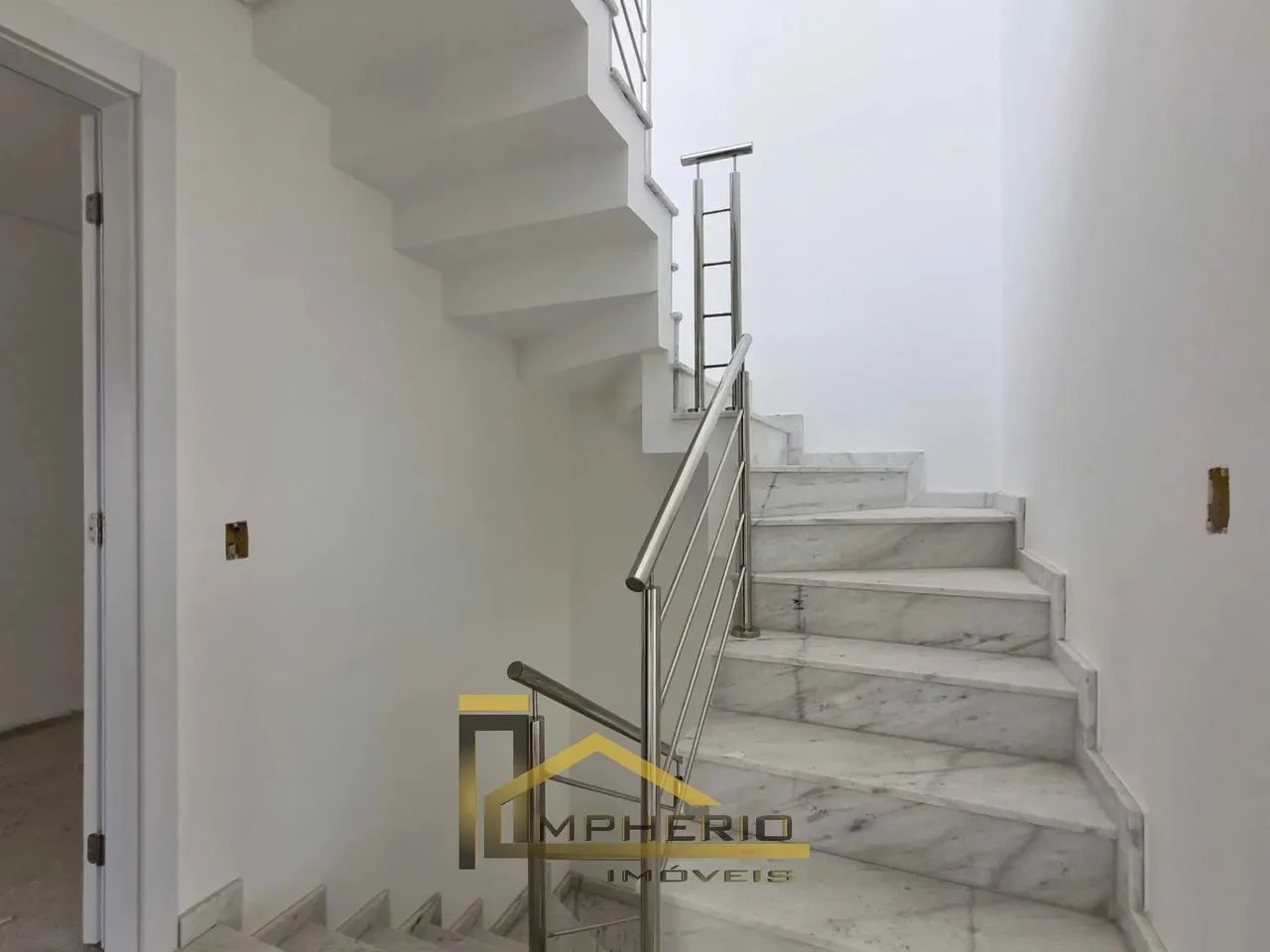 Imperdível! Casa à venda em Curitiba-PR, Uberaba: 3 quartos, 1 suíte, 3 salas, 1 vaga e 12 - Foto 10