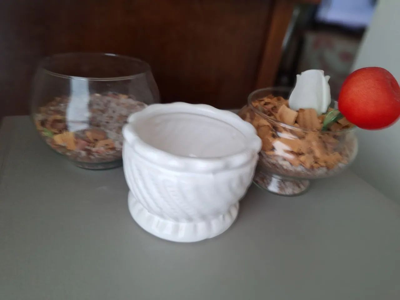 3 cachepôs de vidro e porcelana