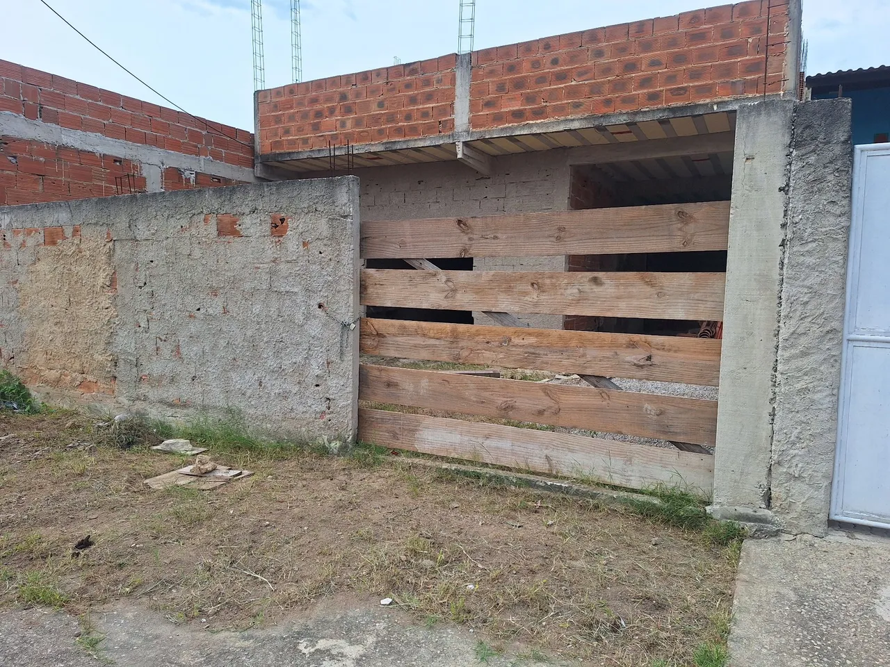 Casa pra terminar de construir