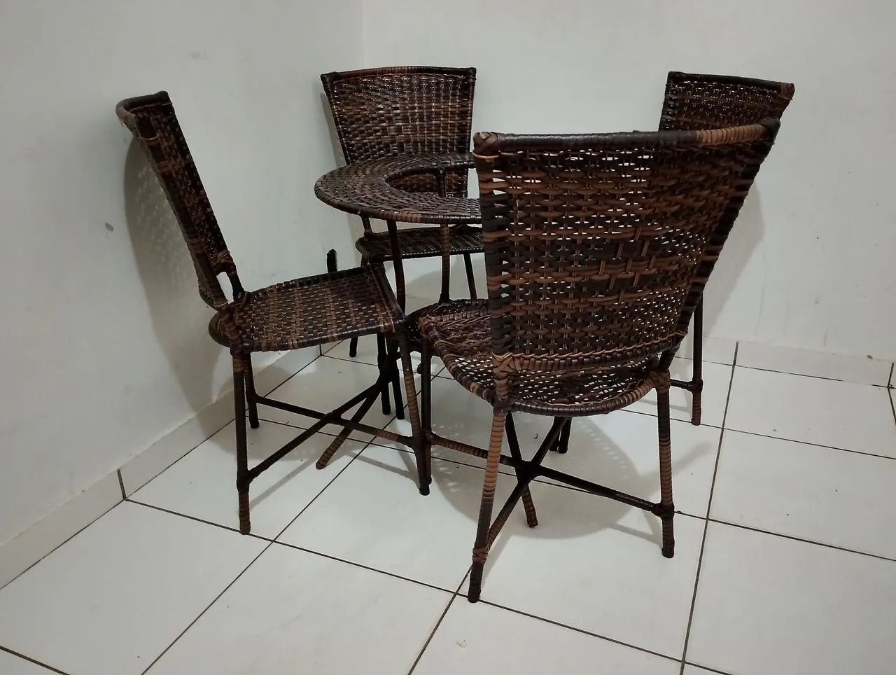 Conjunto de Mesa e Cadeiras em Fibra Sintética - Foto 3