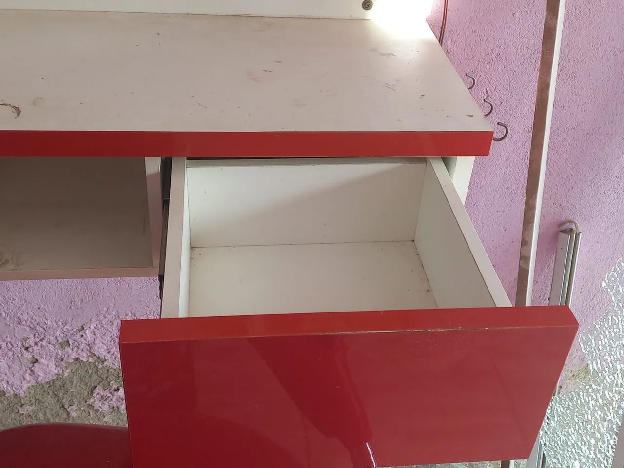 Cadeira de cabelereiro/barbeiro + Balcão com espelho, luz e gavetas - Foto 5