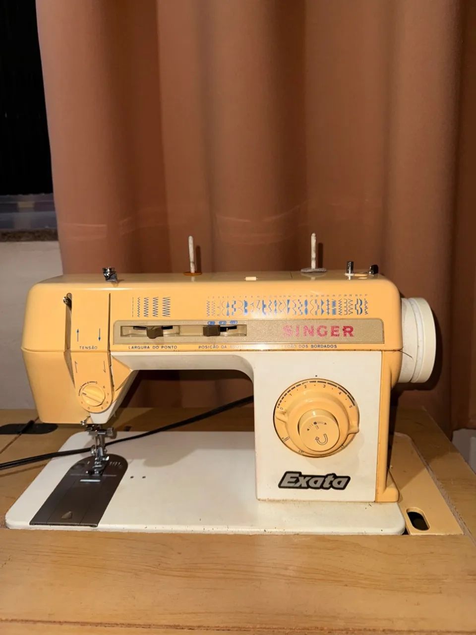 Máquina de Costura Singer Exata com gabinete  - Foto 3