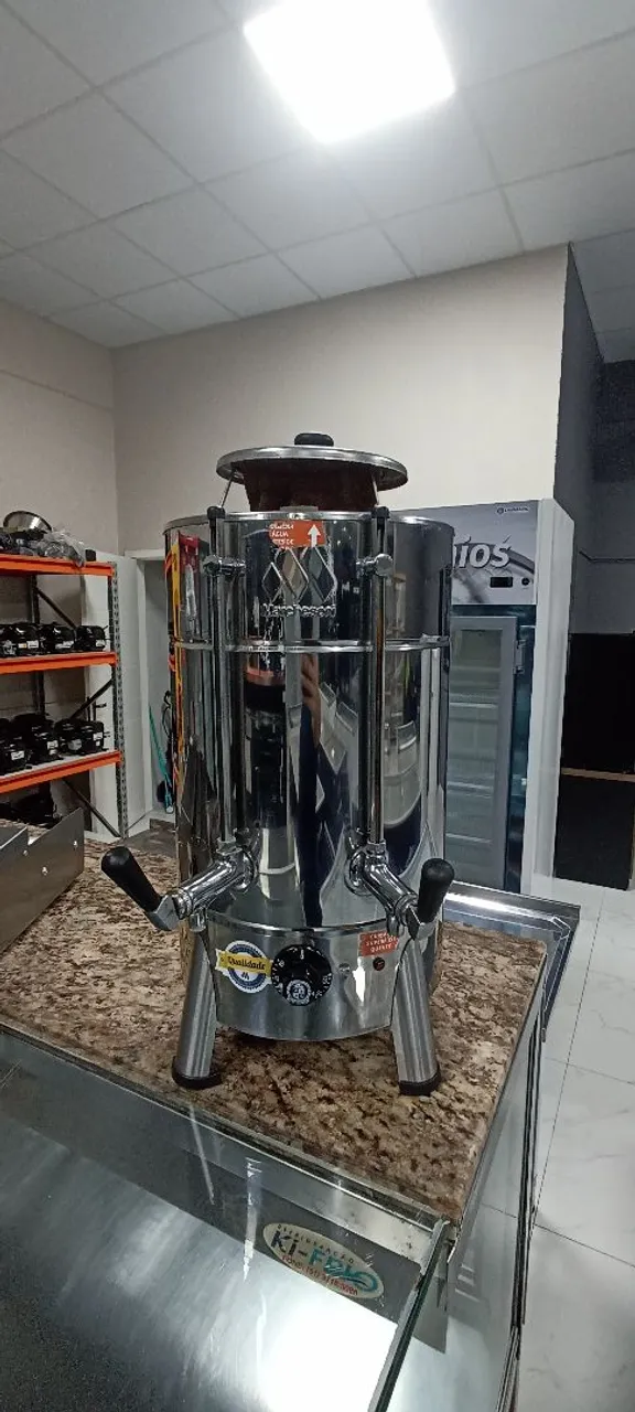 Cafeteira tradicional 4 litros Inox Marchesoni R$ 500