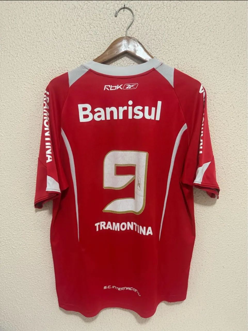 Camisa de Time Internacional - Reebok - Roupas Esportivas