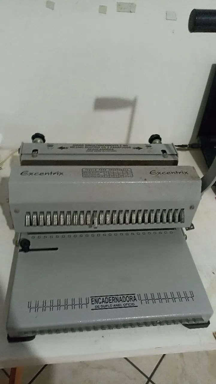 Encadernadora Duplo Anel de Aço - Excentrix