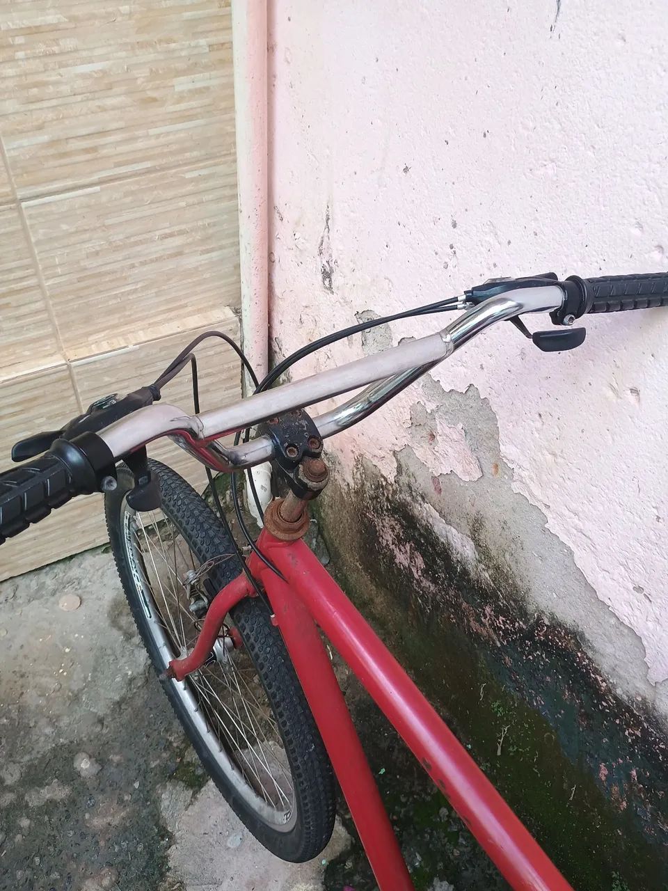 BICICLETA VERMELHA ARO 26 - ESTADO: SEMINOVA - Foto 5