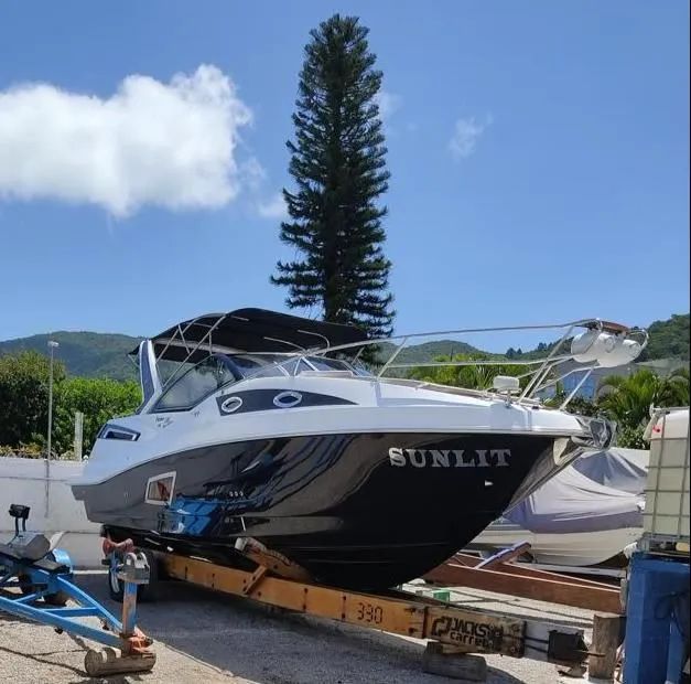 LANCHA-  Focker 330 GT Black Editio 2008