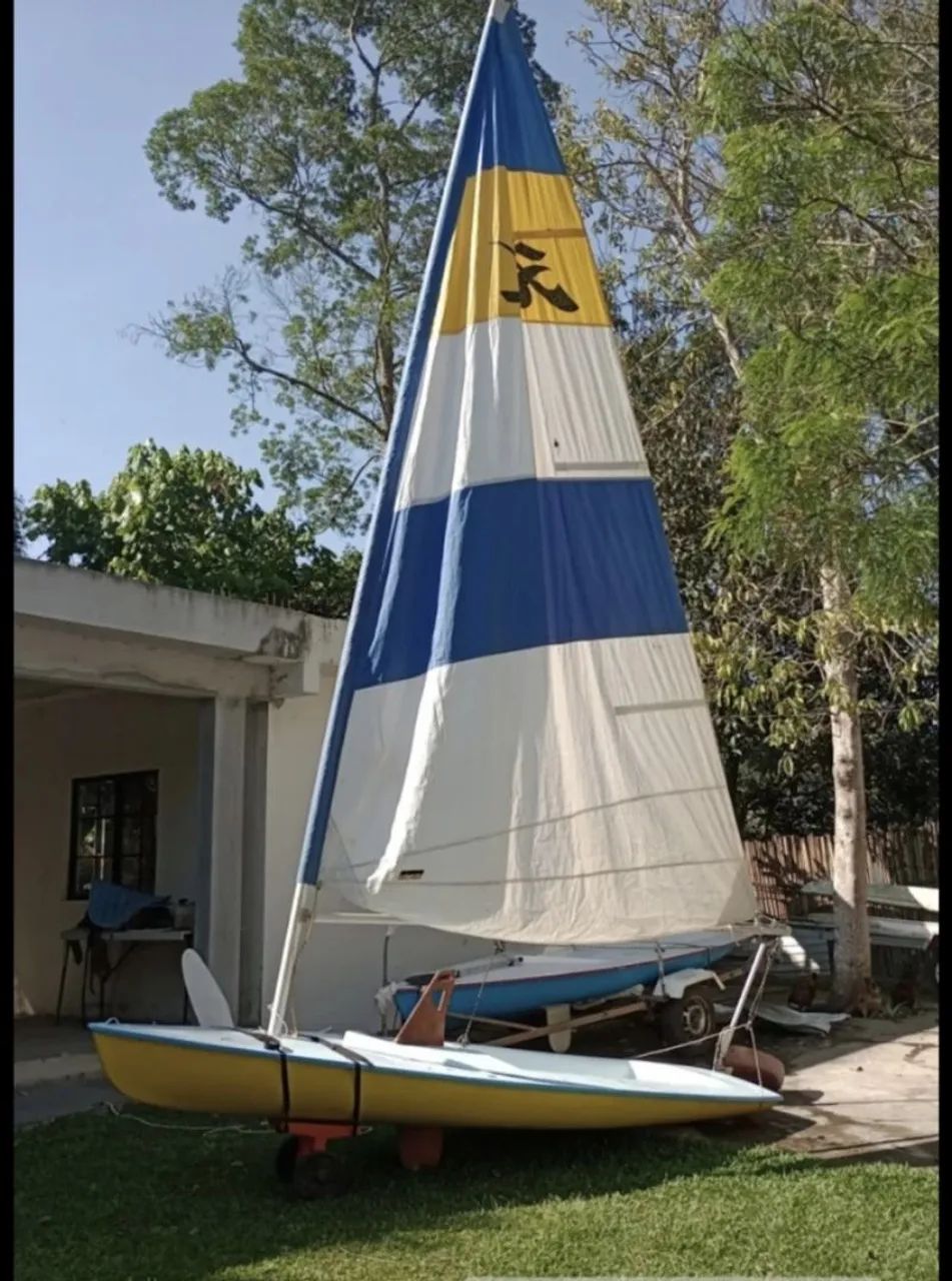 Veleiro Hobie 3.9 com carreta de encalhe 