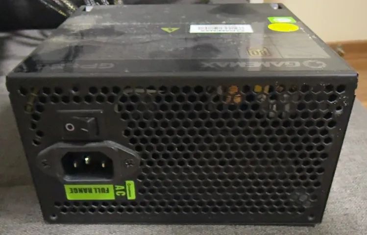 Fonte Gamemax GP650 650W 80 Plus Bronze - Usada, funcionando - Foto 2