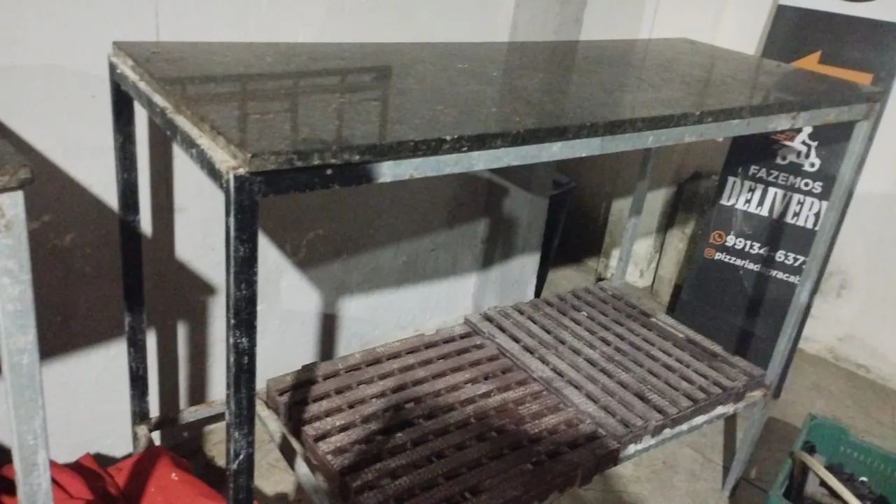 Balcão com a tampa de granito 