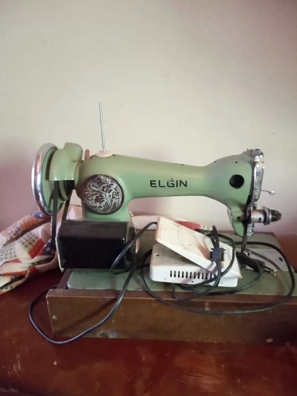 Máquina de Costura Elgin Antiga