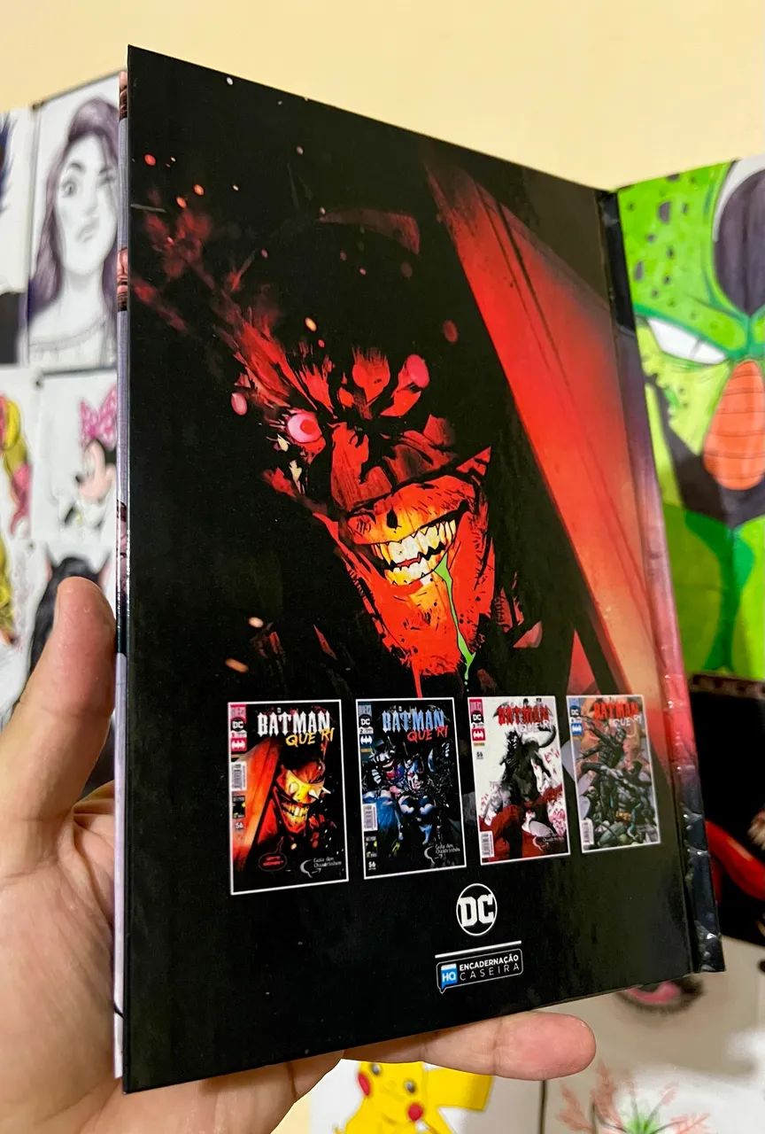 Batman que ri capa dura, encadernação personalizada com as 4 edições juntas em uma só. - Foto 2