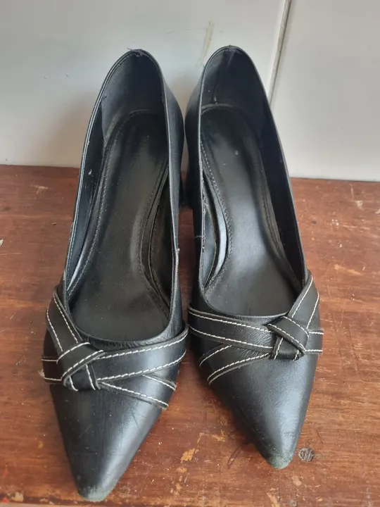 Sapato de couro preto Corello, número 38. Estado de novo