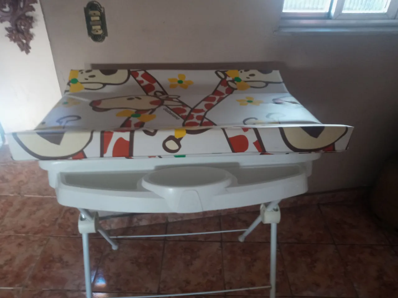 Trocador de Bebê com Desenho de Girafa
