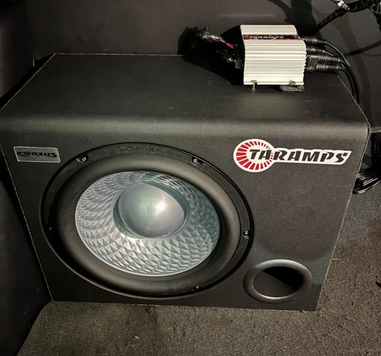 Subwoofer UXP500 completo com caixa e módulo
