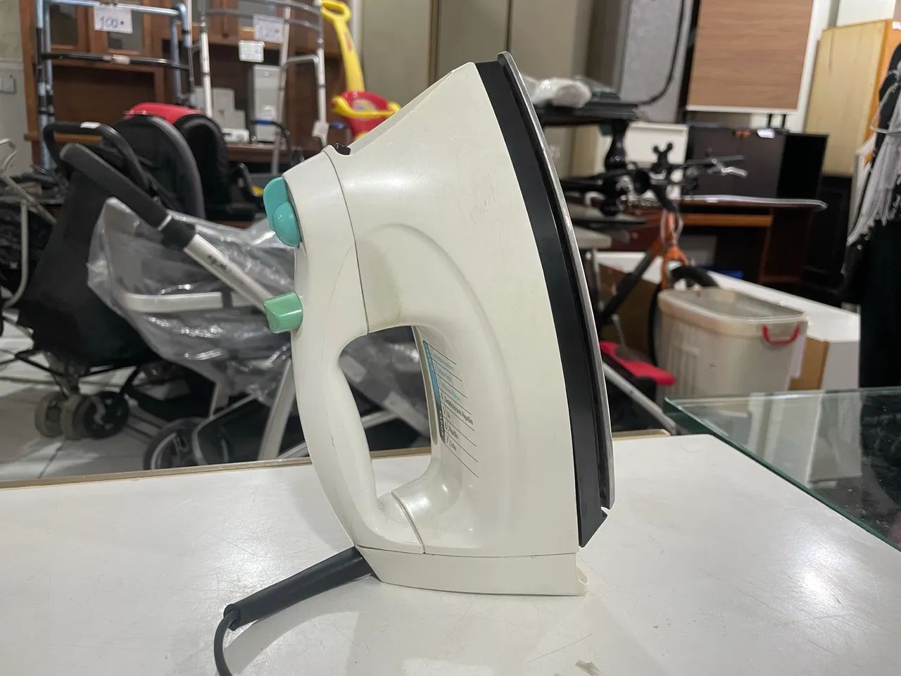 Ferro de Passar a Seco e Vapor Black e Decker 305 - Foto 3