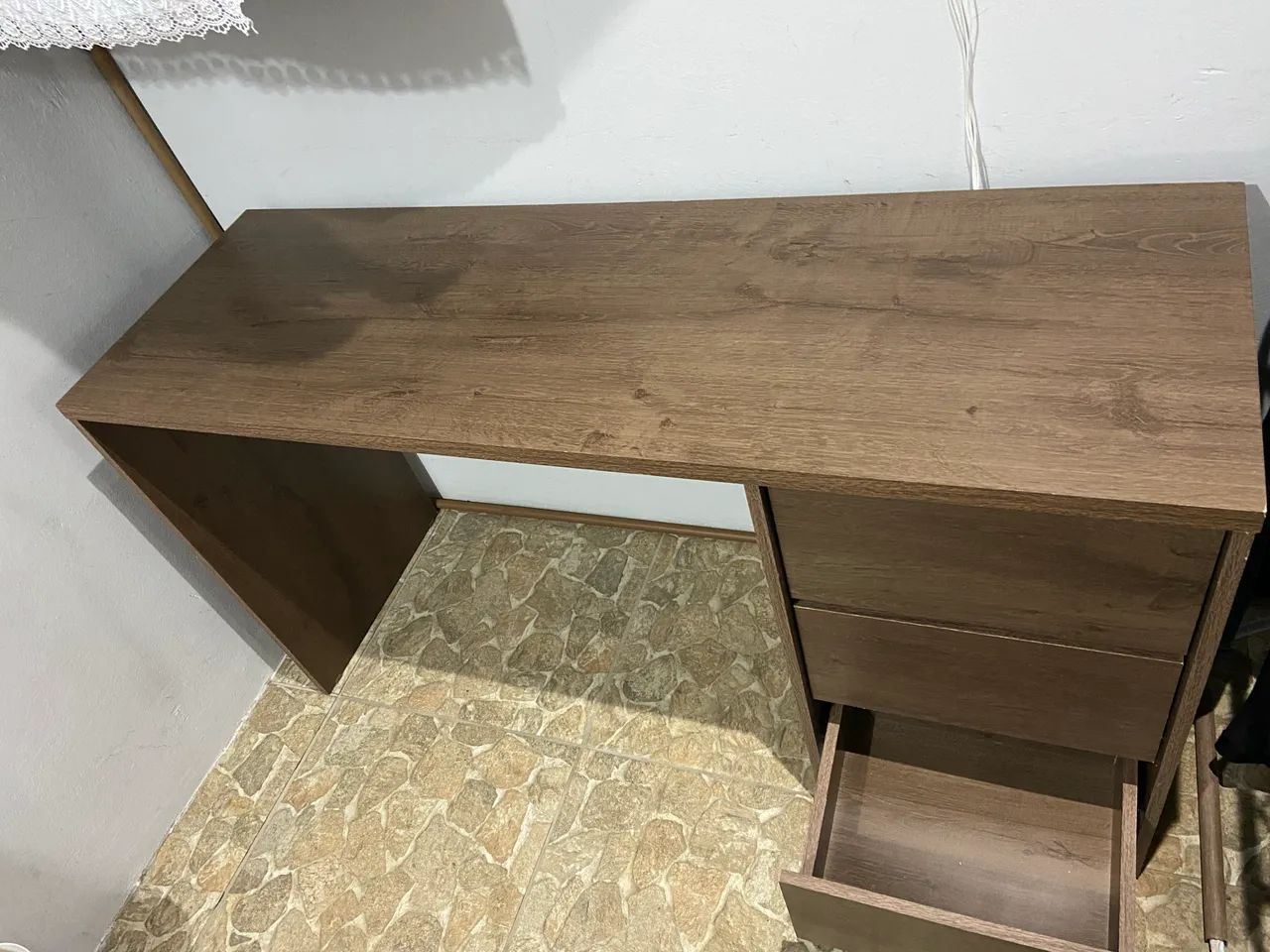Escrivaninha com 3 gavetas  - Foto 2