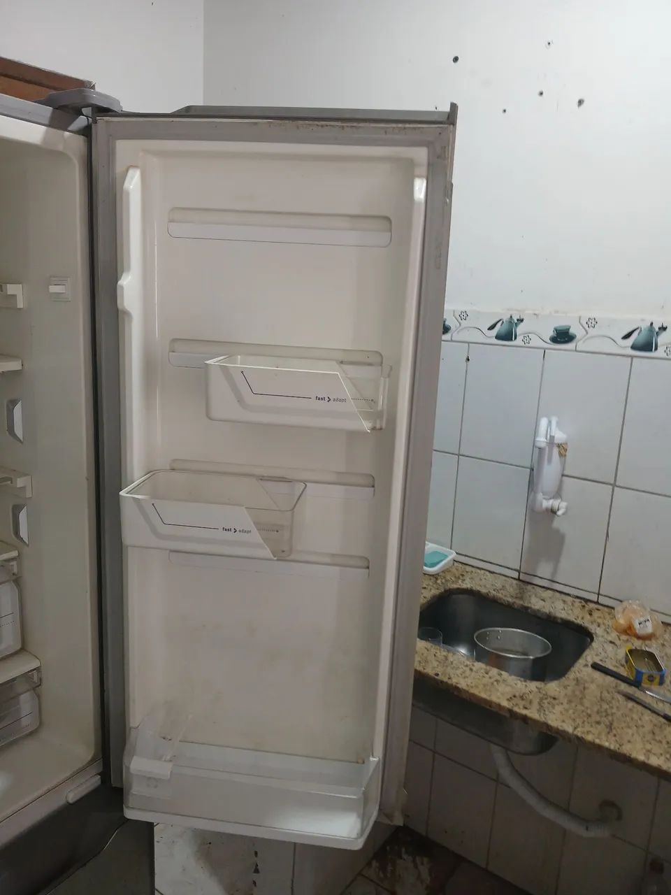 Geladeira com defeito  - Foto 4