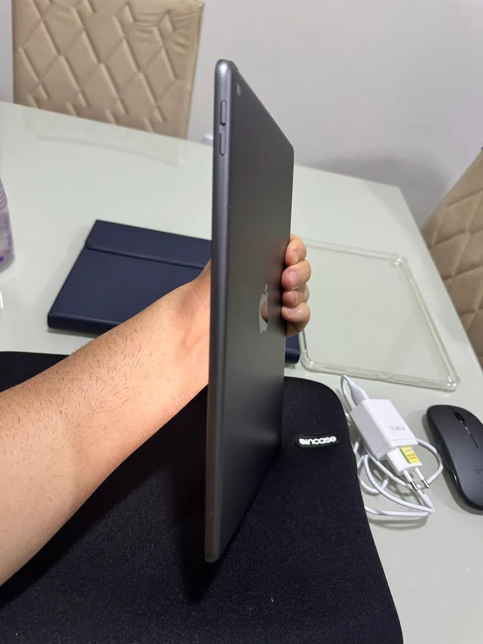 iPad 8ª Geração + Teclado, Mouse, 2 capas, Case - Aceito Trocas - Foto 2