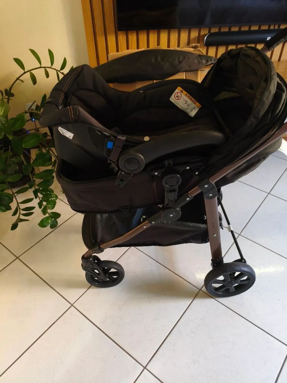Carrinho de Bebê Galzerano com Moisés e Bebê Conforto - Excelente Estado na caixa 