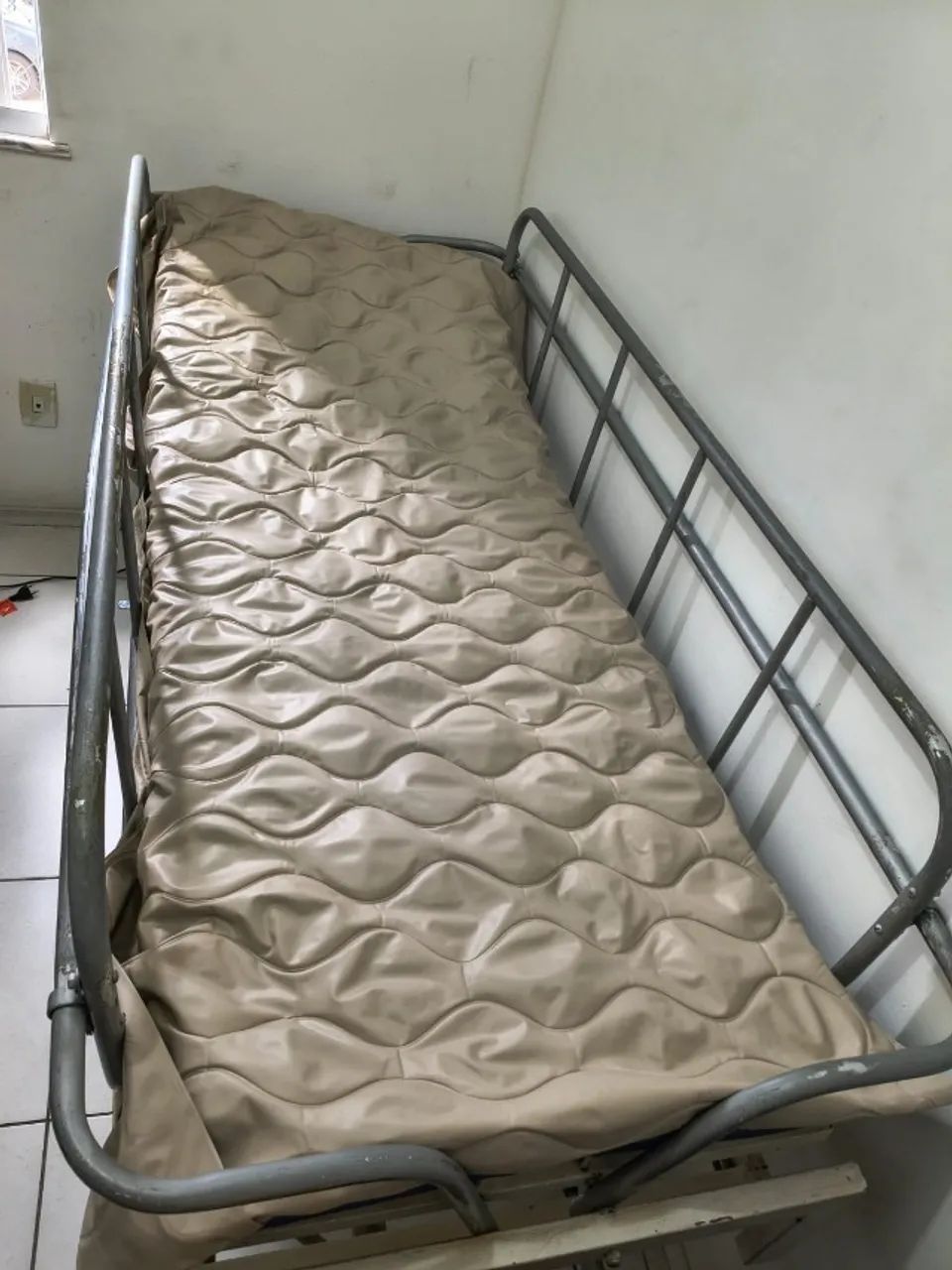 Cama Hospitalar 2 manivelas - Foto 3
