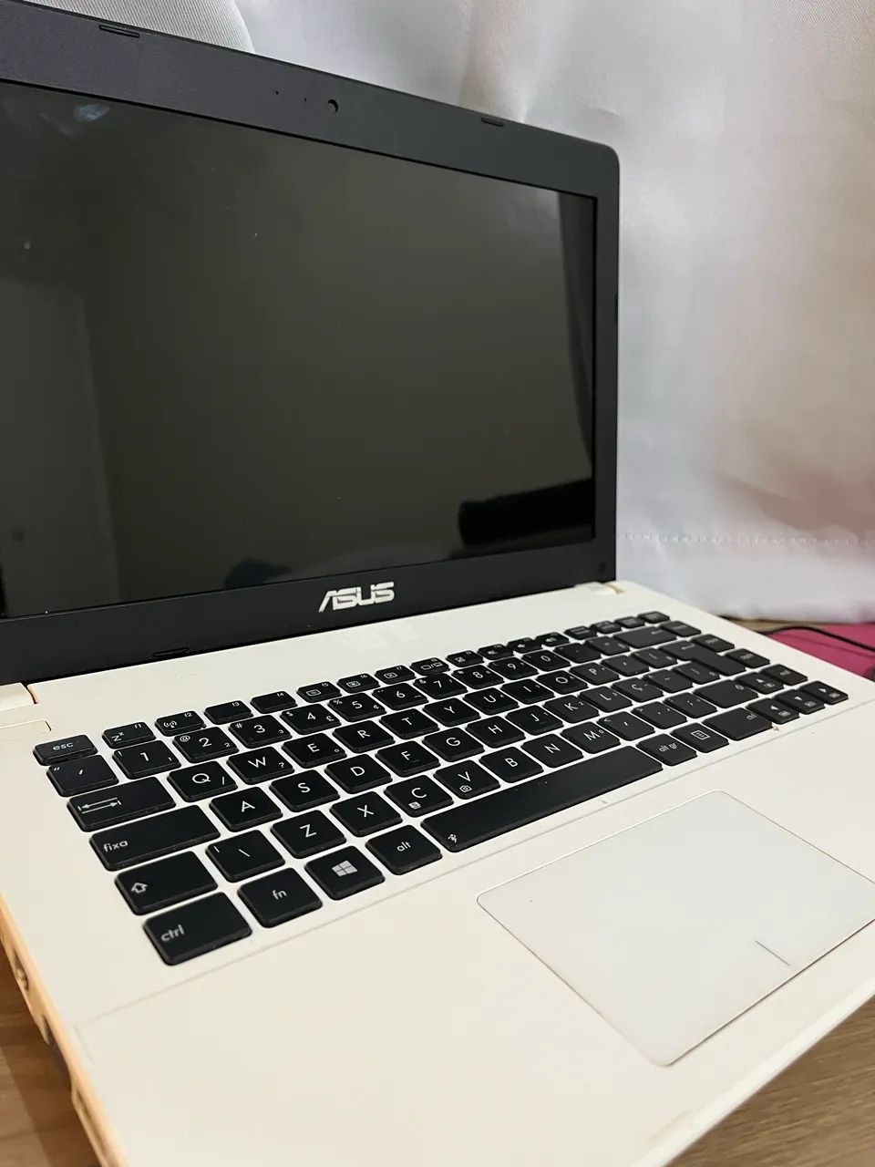 Notebook Asus X451CAP Branco - Intel Core i3 | 4 GB RAM | Windows 10