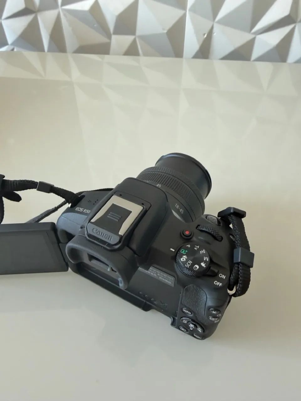 Câmera Cannon EOS R50