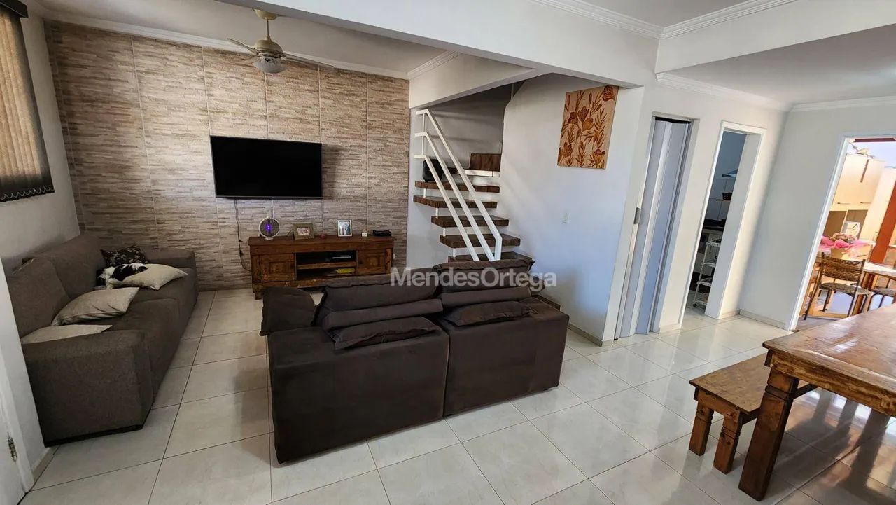 Casa com 3 dormitórios para alugar, 169 m² por R$ 5.390,00/mês - Condomínio Village Sarriá