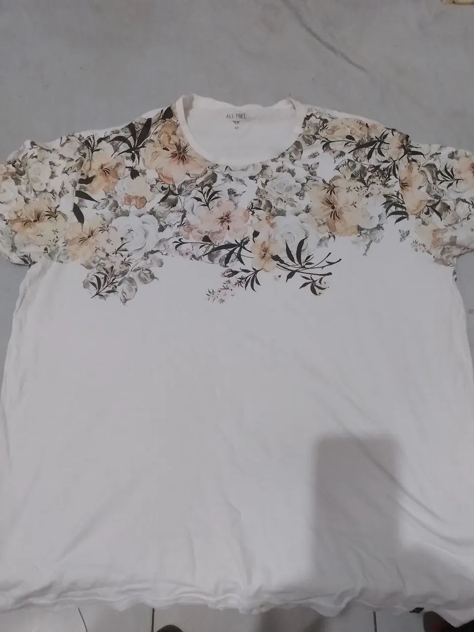 Vendo linda camisa estampada 